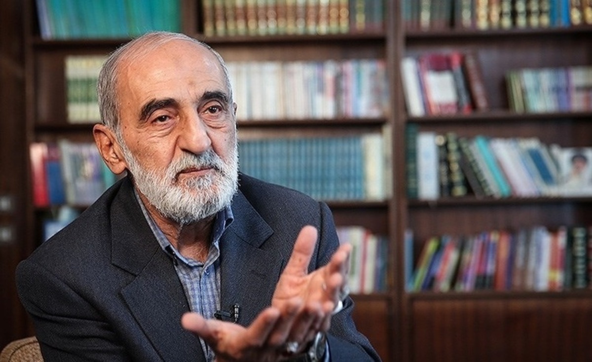 حسین شریعتمداری به ظریف: در تیم مذاکره‌ کننده، جاسوس داشتید