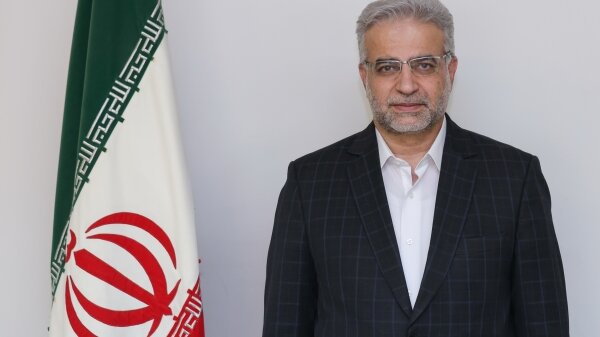 عبور زاهدی‌وفا از خط قرمز بر فرش قرمز!