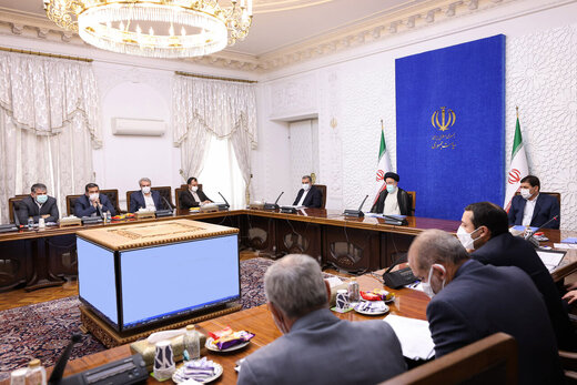 روزنامه همشهری: یکی از ضعفهای دولت رئیسی چیدمان مدیران است/ استفاده از مدیرانی که یکسان می اندیشند،سیاستگذاریها را نامطلوب نشان می دهد