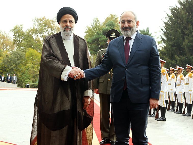 رئیسی: قفقاز بخشی از تاریخ، تمدن و فرهنگ ایران است؛ نسبت به این منطقه حساس هستیم / نخست وزیر ارمنستان: برای ما مهم است که ایران از مذاکرات سه جانبه مطلع باشد