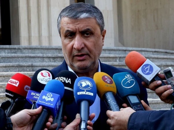 رییس سازمان انرژی اتمی: گروسی اگر می‌خواهد می‌تواند به ایران بیاید اما نمی‌توانیم بپذیریم بیایند بگویند ایران «سایت اعلام نشده» دارد / جایی که گاوداری است و در آن آهن قراضه می‌فروشند، چطور می‌تواند سایت هسته‌ای باشد؟