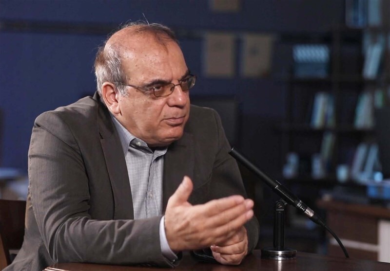 عباس عبدی: صدیقی گفته زمین را یک جاعل به نام ما زده؛ اگر راست بگوید یک فاجعه تمام عیار از بی‌اطلاعی اوست و اگر دروغ باشد که صد بار بدتر