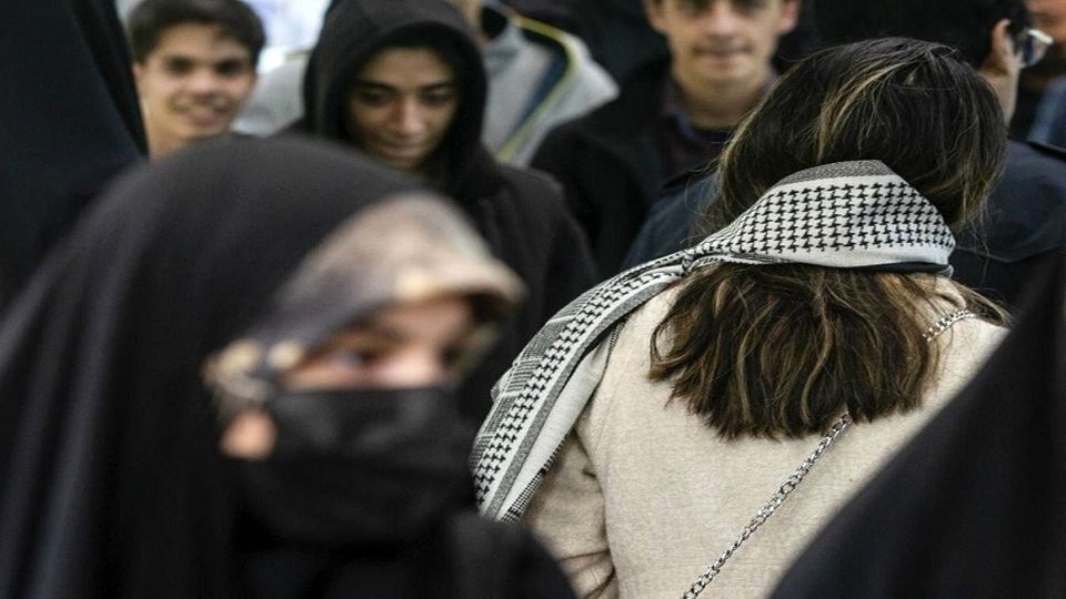 ۲ میلیون تومان جریمه برای لباس چسبان/ ۸ میلیون تومان جریمه برای اقدام به برهنگی کامل بدن