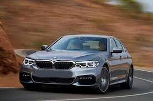 آتش گرفتن دلخراش یک BMW در خیابان‌های تهران!