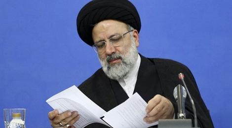 روزنامه جمهوری اسلامی : رئیسی ، تازه به دنبال تهیه سند کاهش فقر است؟ /مگر سال ۱۴۰۰ نگفتید برای رفع فقر مطلق همین فردا هم دیر است؟