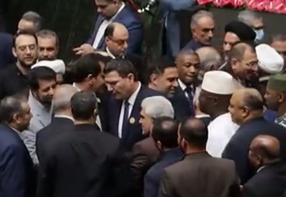 هجوم نمایندگان برای روبوسی با پزشکیان