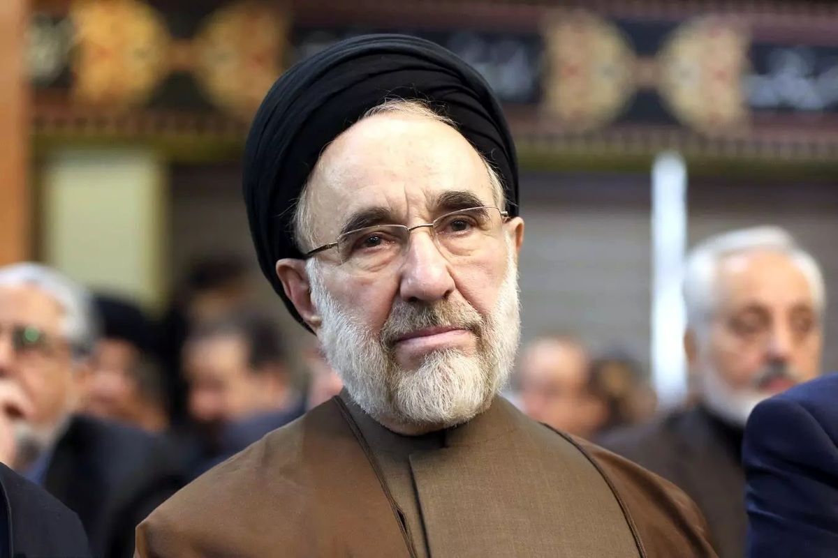 سید محمد خاتمی: گفت‌وگویی که در زمینه روابط خارجی برای حل مشکلات اساسی در جریان است درخور تقدیر و حمایت است؛ امیدوارم در دیگر عرصه‌ها هم شاهد همین رویکرد مدبرانه و گره‌گشا باشیم /  امیدوارم امر مهم گفتگو با دنیا و نیز با مردم خودمان به عنوان یک راهبرد و رویکرد مهم دنبال شود